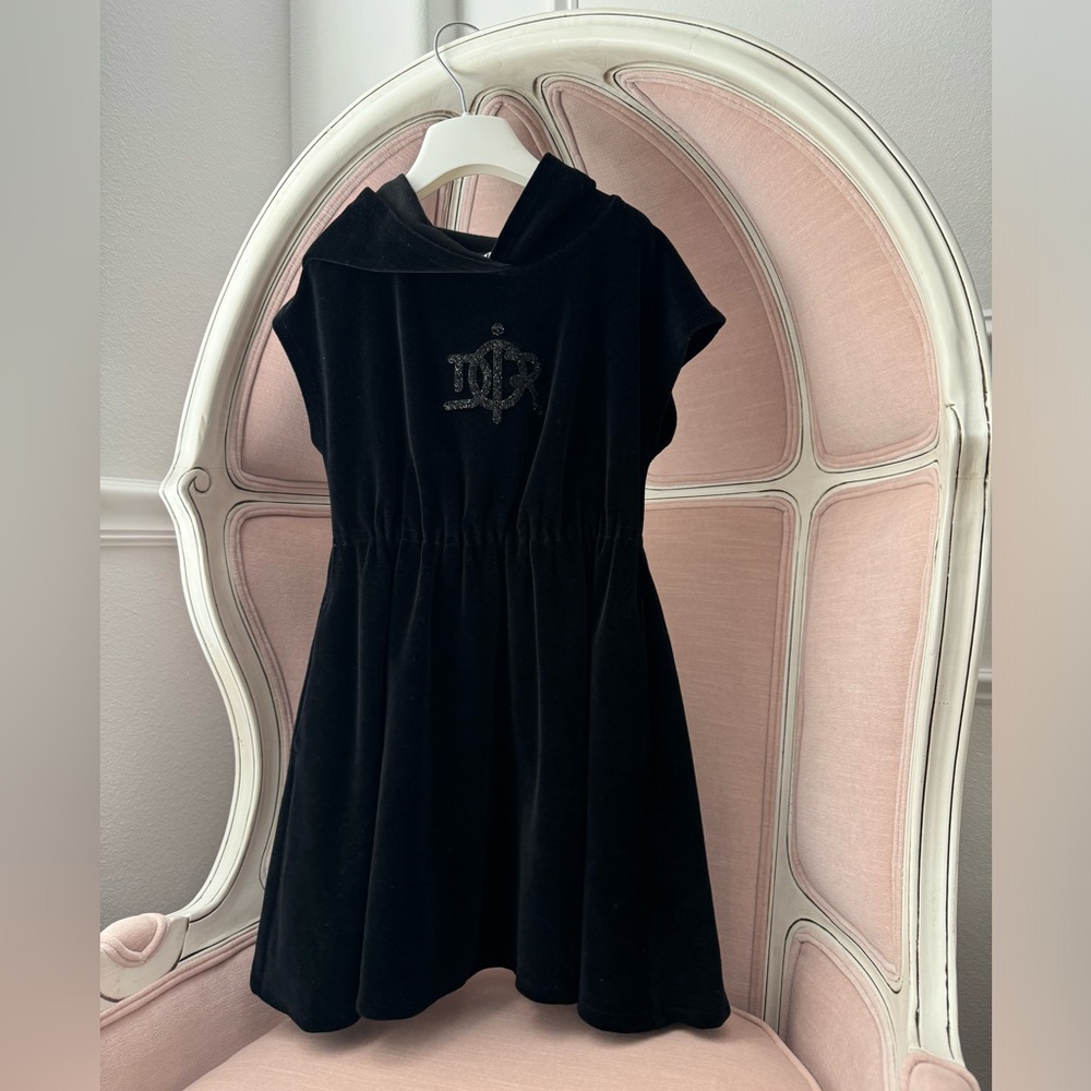 Dior velvet dress  with hoodie 
Size 8 
LIKE NEW